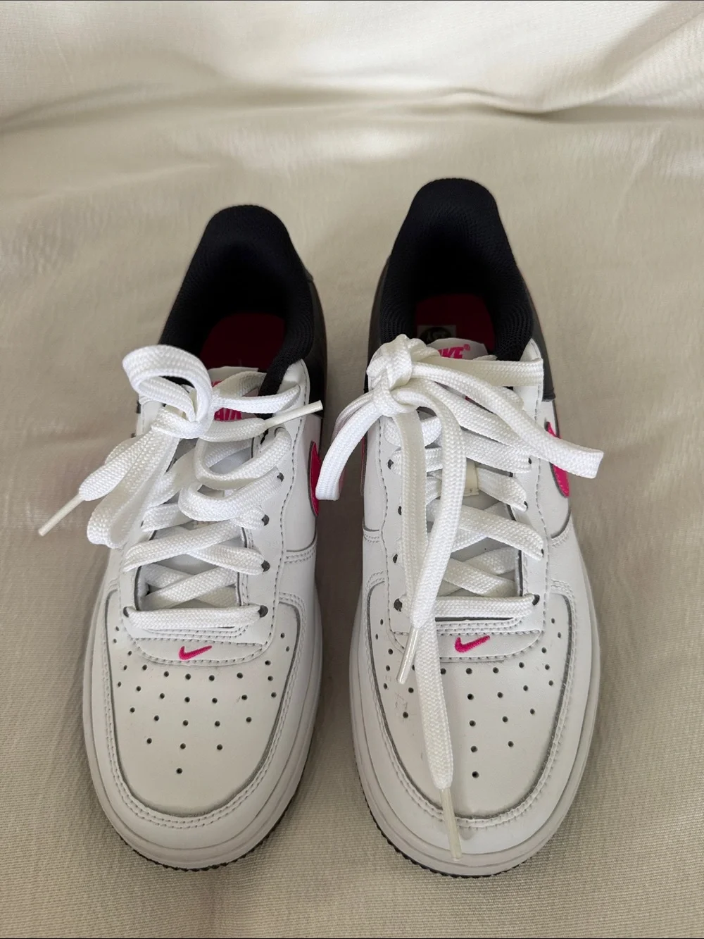 Nike Kids White, Black & Hot Pink Low-Top Sneakers